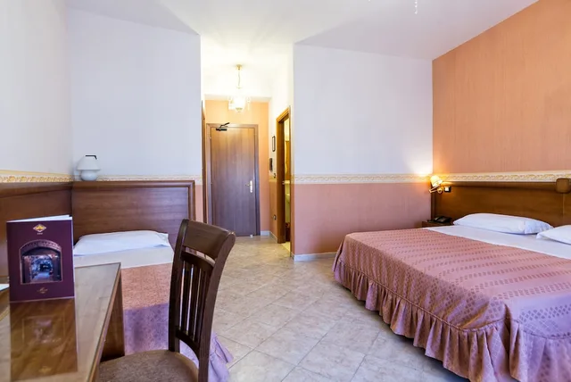 غرفة كومفورت ثلاثية بغرفة نوم واحدة، HOTEL RISTORANTE DONATO 2/5