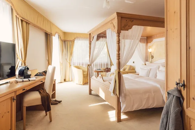جناح بسريرين كوين، Alpin Royal Wellness Refugium & Resort Hotel 2/2