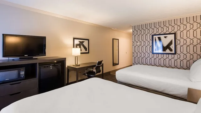 غرفة قياسية بسريرين كوين لذوي الإعاقة، Best Western Plus Morristown Conference Center 2/3