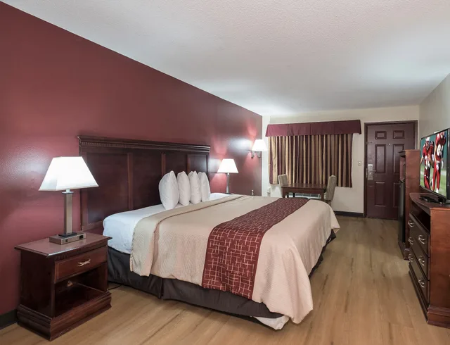 غرفة سوبيريور بسرير كينج، Red Roof Inn Chipley 8/9
