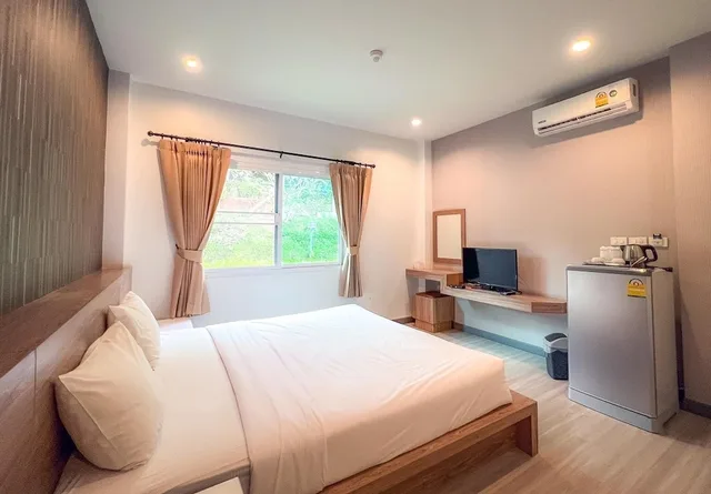 Room, King Bed, Seree Grand Resort 2/9