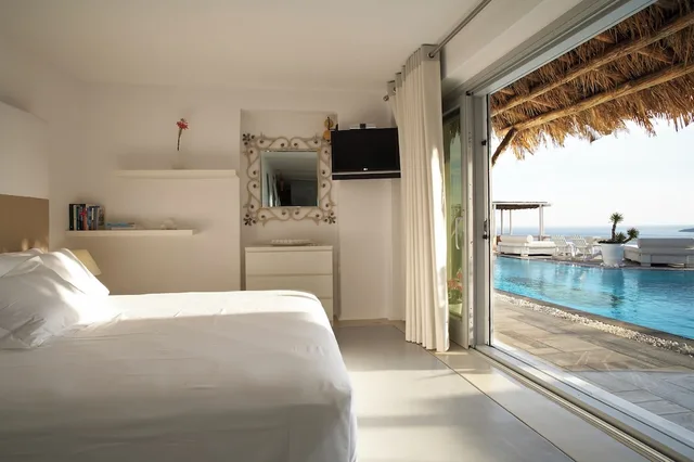 غرفة سوبيريور بسرير كينج بإطلالة جزئية على البحر، Smy Mykonos Suites Villas 9/10