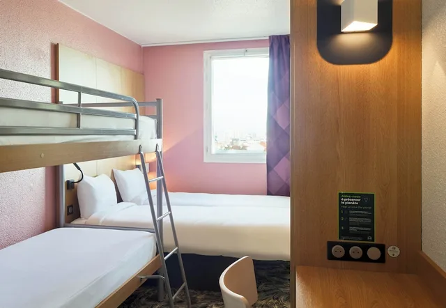 غرفة رباعية بسريرين فرديين، B&B HOTEL Paris Porte de la Villette 2/3