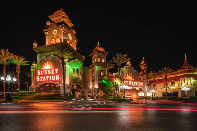 جناح جونيور اقتصادي، Sunset Station Hotel and Casino 2/3