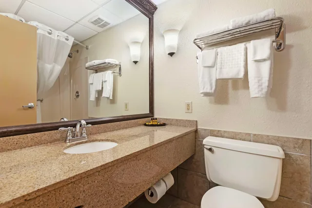 غرفة بسرير مزدوج، Best Western Plus Longbranch Hotel and Convention Center 3/4