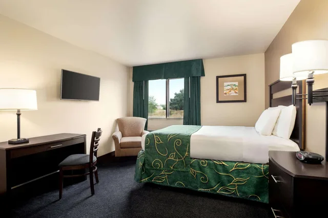 Room, Queen Bed, Accessible, Travelodge by Wyndham North Platte 1/2