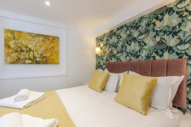 Luxury, Studio, Suite, Queen Bed, The White House 4/6