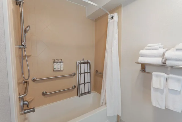 جناح بسرير كينج لذوي الإعاقة، Holiday Inn Express Hotel Suites Logan 6/6