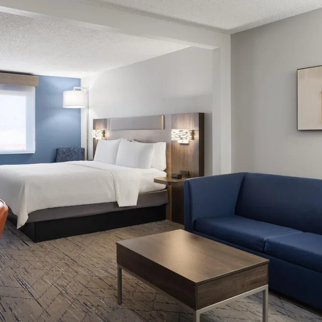 Xtra Space, Standard, King Bed، Holiday Inn Express & Suites Midwest City, an IHG Hotel 3/5