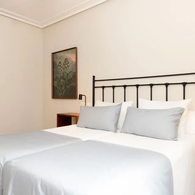Room, Twin Beds, Hotel Sauce 1/4