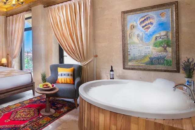 Stone, Deluxe, King Bed, Hot Tub, Balcony، Cappadocia Pyramid Stone House 4/4