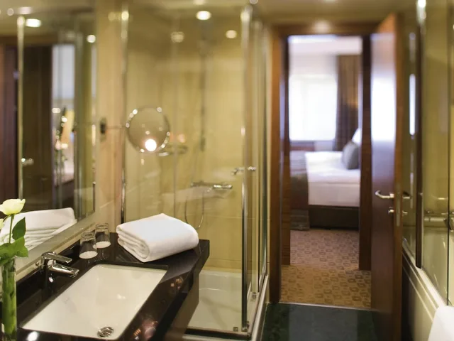جناح جونيور بسرير كينج، Movenpick Hotel Izmir 7/9