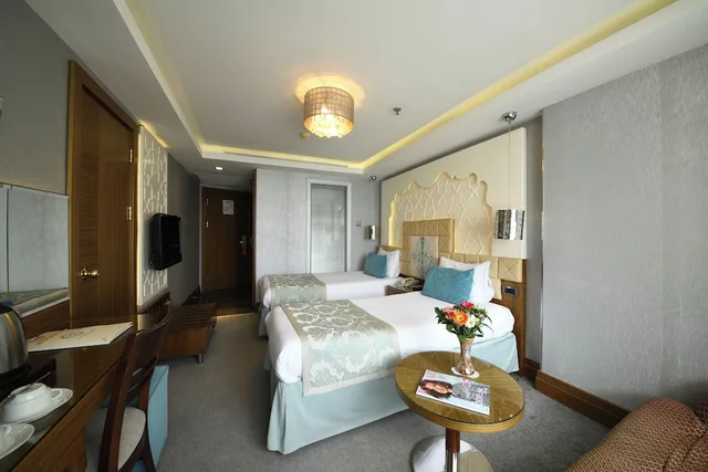 2 Bedrooms, Connecting, Family Suite, 1 Double and 3 Single Beds, Sea View، Grand Star Hotel Bosphorus 4/6