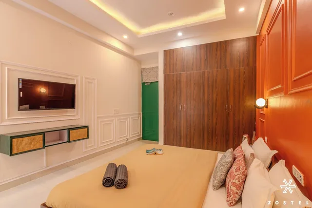 Private, Deluxe, Queen Bed، Zostel Jaipur 1/8
