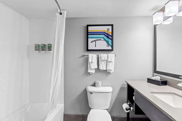 غرفة قياسية بسريرين كوين يُسمح فيها بالحيوانات الأليفة، Best Western Doswell Hotel 4/4