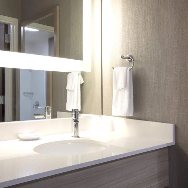 جناح بسريرين كوين مع سرير سحّاب إضافي مع أريكة، Springhill Suites Savannah I-95 South 4/5