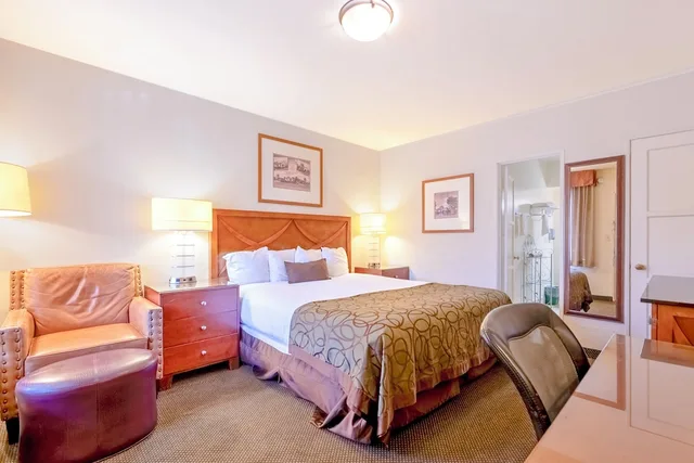 غرفة بسرير كينج لذوي الإعاقة لغير المدخنين، Historic Coronado Motor Hotel by OYO 4/10