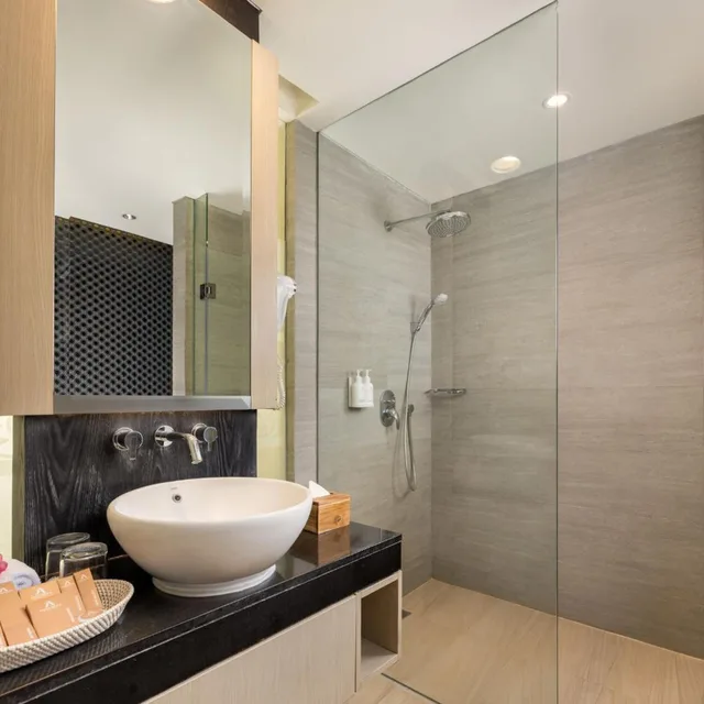 غرفة غراند ديلوكس بإطلالة على المدينة، Anathera Resort Kuta 5/6