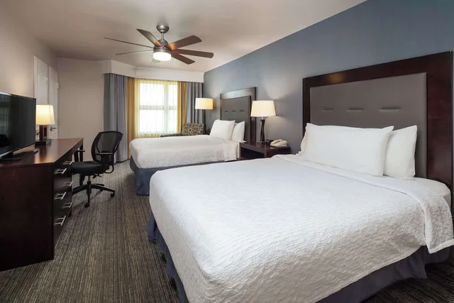 غرفة بسرير كينج وسريرين كوين لذوي الإعاقة، Homewood Suites By Hilton Fairfield Napa Valley Area 4/6