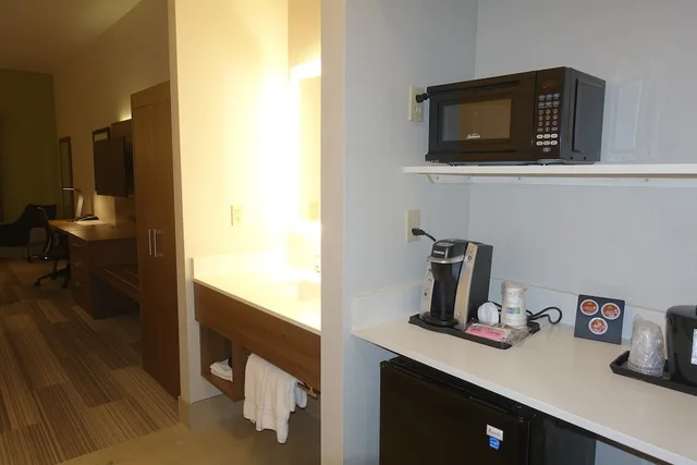 جناح بسرير كوين مع أريكة، Holiday Inn Express Suites Brentwood 4/4