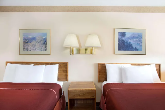 غرفة بسريرين كوين، Howard Johnson By Wyndham Brigham City 1/3