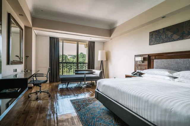 غرفة ديلوكس بسرير كينج مع أريكة، Putrajaya Marriott Hotel 1/8