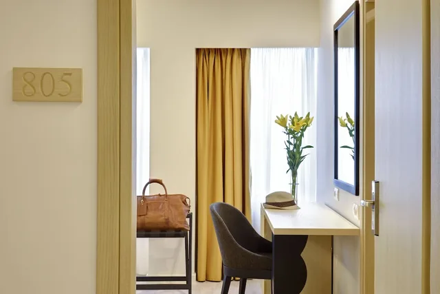 غرفة قياسية ثلاثية، Athens Avenue Hotel 3/3