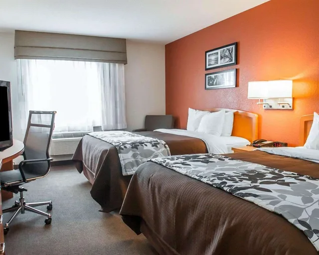 غرفة بسريرين كوين، Sleep Inn Suites Lake of the Ozarks 2/3