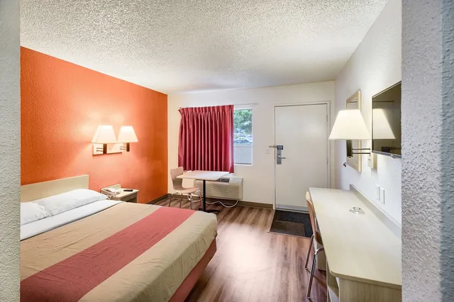 غرفة ديلوكس بسرير كوين، Motel6 Everett, WA - South 2/5