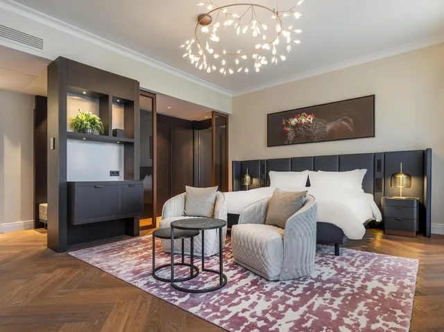 Junior Suite, King Bed, Park View, Steigenberger Europaischer Hof 4/8