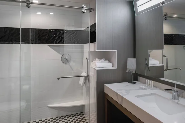 جناح بسرير كينج بغرفة نوم واحدة مع أريكة لذوي الإعاقة، Courtyard By Marriott Temecula Murrieta 4/5