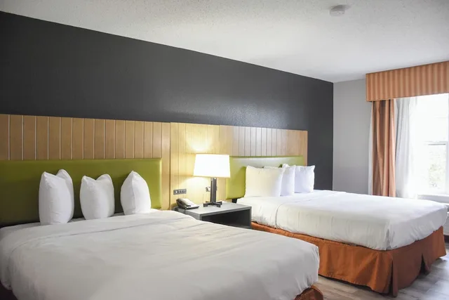 غرفة بسريرين كوين، Country Inn & Suites by Radisson, Bloomington-Normal West, IL 3/10