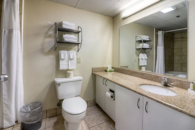 Suite, 3 Queen Beds, Lake View, The Breakers Hotel and Suites 3/3