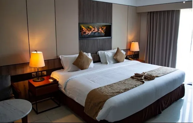 غرفة ديلوكس بسرير كوين بإطلالة على المدينة بغرفة نوم واحدة، Hotel Sarawan Karachi 2/3