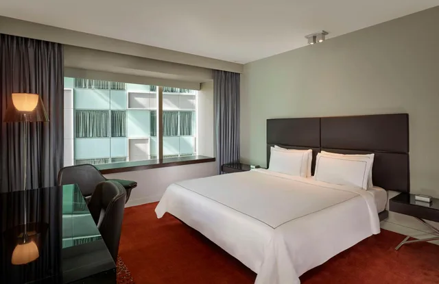 Inner, Superior, King Bed, with View، Park Plaza London Westminster Bridge 1/2
