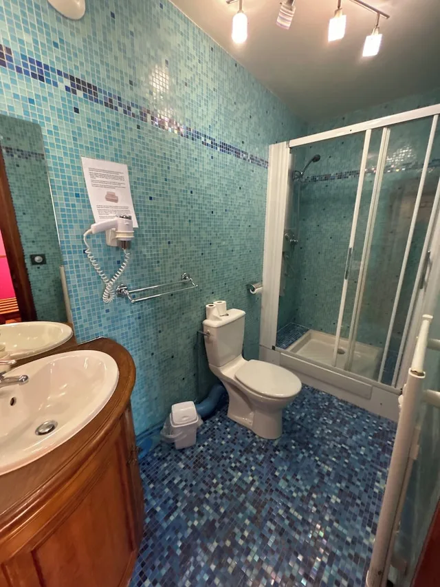 غرفة بسرير مزدوج بإطلالة على المرفأ، Hotel De Calais 9/10