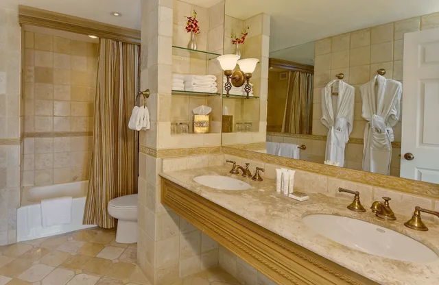 جناح بسريرين كوين، Biltmore Hotel 3/6