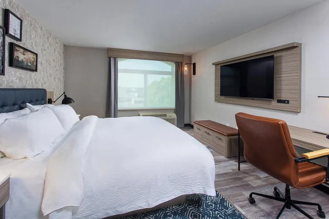 غرفة بسرير كينج مع أريكة لذوي الإعاقة، Four Points by Sheraton Appleton 8/8