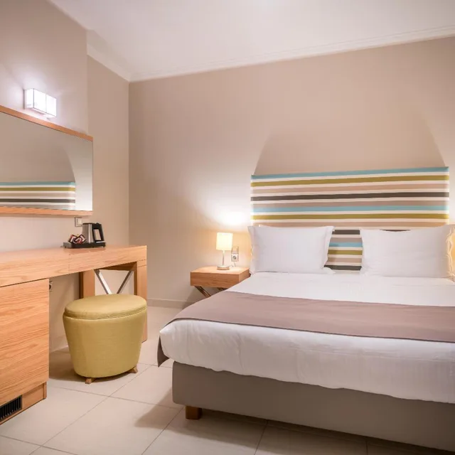 غرفة بسرير مزدوج بإطلالة على الجبل، Balcony Hotel 1/6