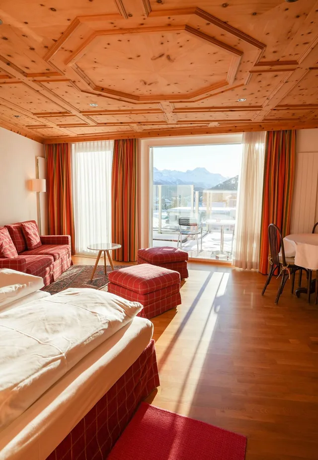 جناح جونيور، Hotel Baren 2/3