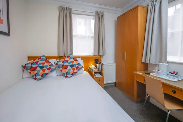 غرفة مريحة بسرير مزدوج، Queensway Hotel, Sure Hotel Collection by Best Western 2/3