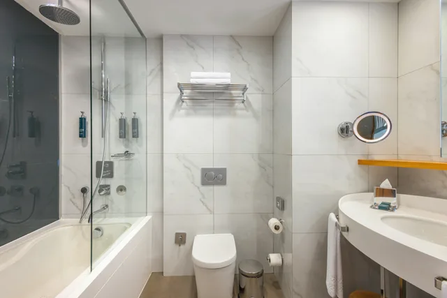 Junior Suite, Twin Beds, Sea View, Doubletree By Hilton Hotel Istanbul - Moda 4/4