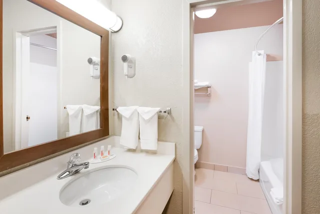 غرفة بسرير كينج، Quality Inn West Des Moines - Clive 3/3