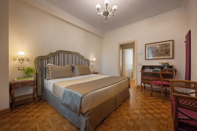 غرفة ديلوكس بسريرين منفصلين بإطلالة على المدينة، Forum Hotel Rome 8/10