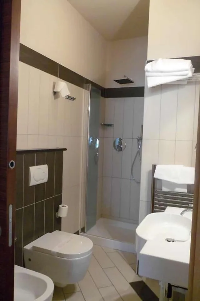 غرفة ثلاثية بإطلالة على البحر، HOTEL EDEN 2/2