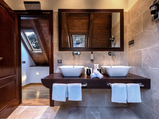 جناح بسرير كينج مع أريكة، Hotel de Tredos Baqueira Affiliated by Melia 6/7