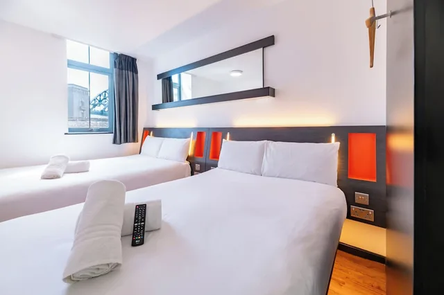 غرفة عائلية رباعية بسريرين مزدوجين، easyHotel Newcastle City Centre 7/10
