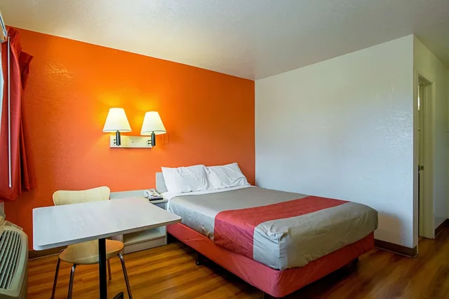 غرفة قياسية بسرير كوين، Motel6 Prescott, AZ 4/10