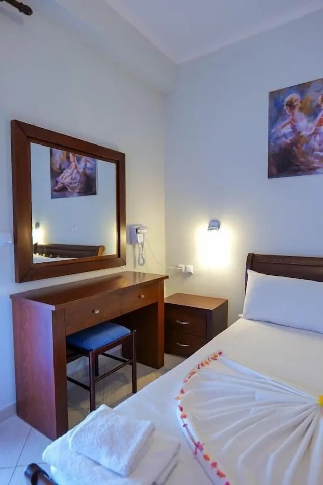غرفة عائلية بسرير مزدوج وسريرين منفصلين بشرفة، Hotel Chris 4/4