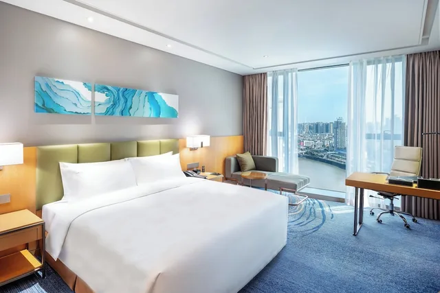 غرفة قياسية بسرير كينج بإطلالة على النهر، Holiday Inn Neijiang Riverside 3/7